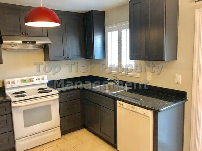 Building Photo - 2bd/1.5ba, 1,112 sf Concord Townhome available for Lease