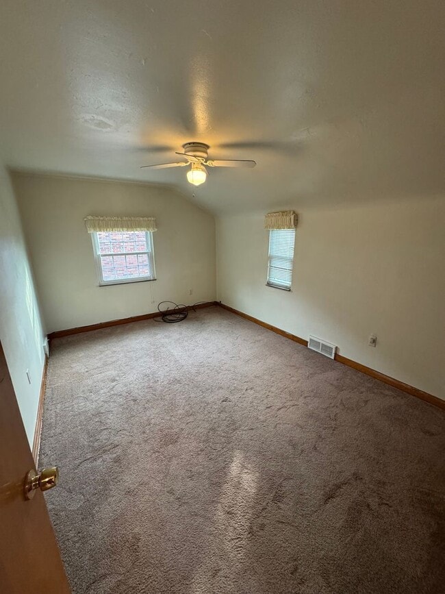 Building Photo - 2108 Lucina Ave