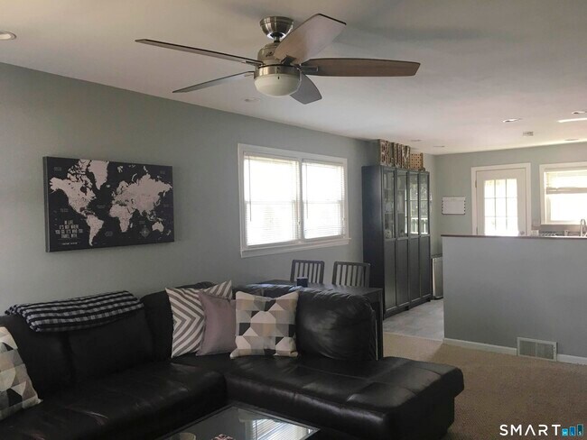 Building Photo - 25 Rena Pl