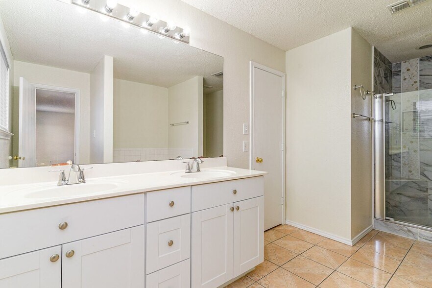 Building Photo - 1810 Cedar Ridge Dr