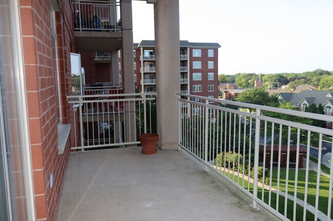 Building Photo - 8400 Callie Ave