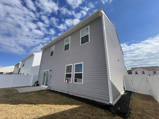 Building Photo - 156 Babbling Brk Dr