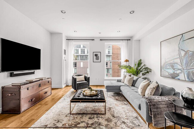 Building Photo - 225 5th Ave