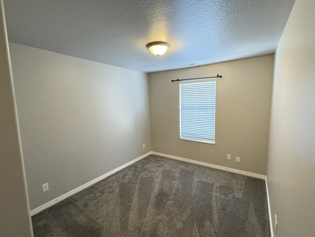 Building Photo - 1295 Willow Way