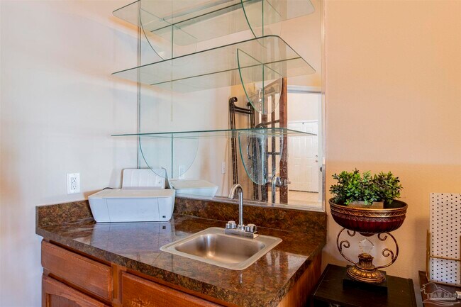 Building Photo - 7171 N 9th Ave