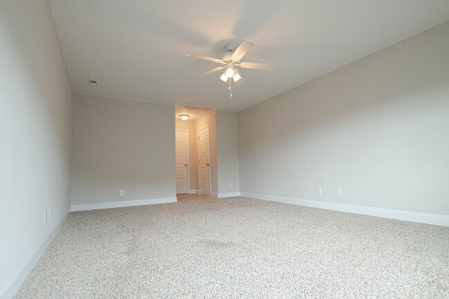 Building Photo - Pet Friendly in Eagle's Bluff!