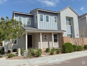 Building Photo - 2851 S Central Dr
