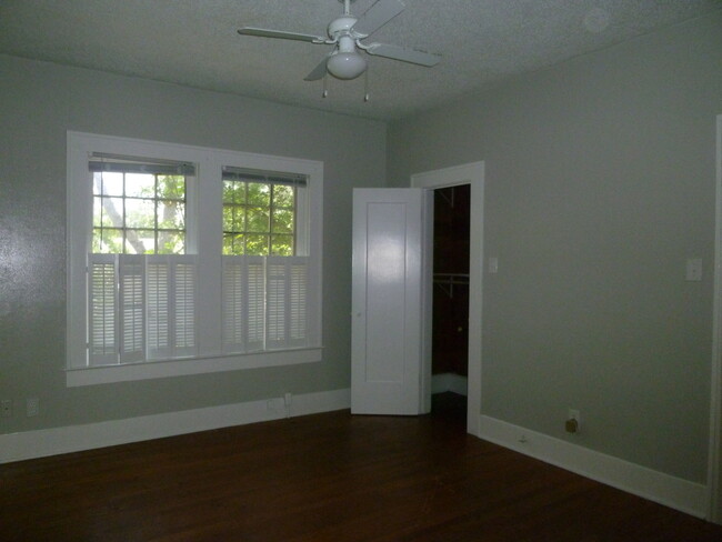 Building Photo - Hyde Park - 2 bedroom w/ Bonus