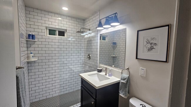 Building Photo - 6025 Dipper St