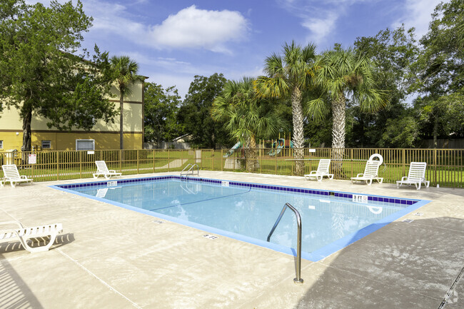 Pool - Huntington Reserve
