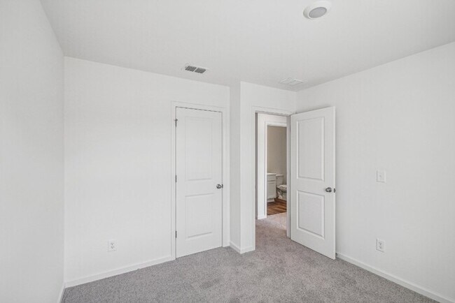 Building Photo - Fantastic 3bd/2.5ba home! Let yourself in!
