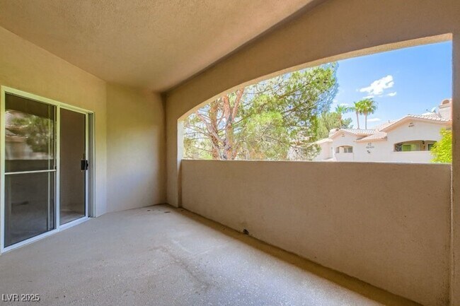 Building Photo - 2050 W Warm Springs Rd