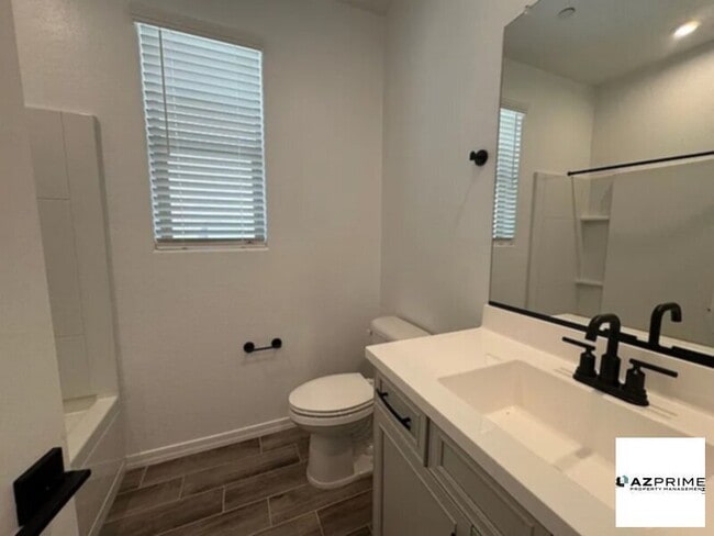 Building Photo - Nice Home