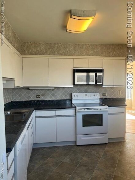 Building Photo - 5000 Town Center Dr