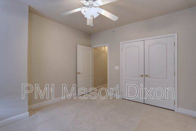 Building Photo - 5801 Clipper Ln