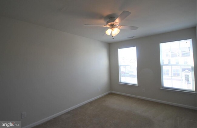 Building Photo - 515 Ellison Dr