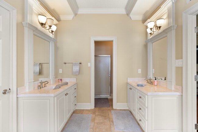 Building Photo - 5004 Cypress Lake Dr