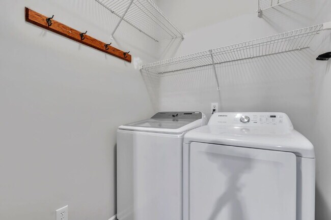 Building Photo - Beautifully Appointed 4BR Home Featuring a Screened Porch, Spacious Living Areas & Community Pool...