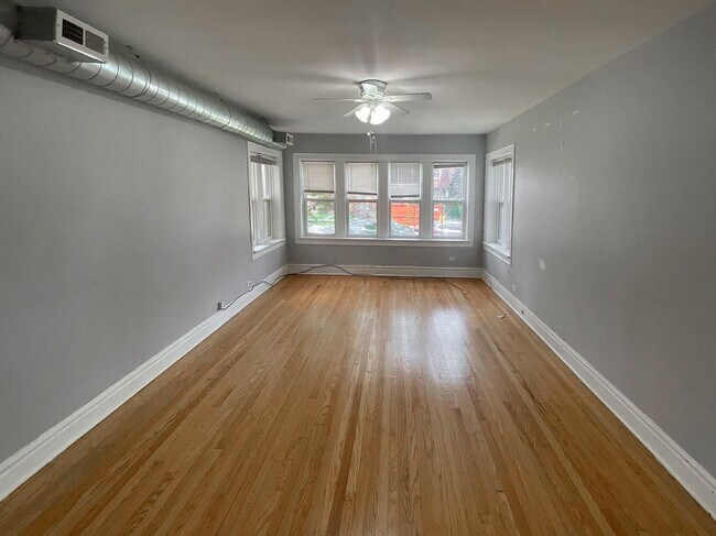 Building Photo - 3018 N Karlov Ave