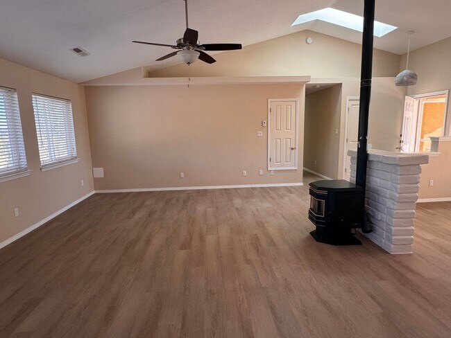 Building Photo - 3 Bedroom, 2 Bathroom Home in Tijeras, NM