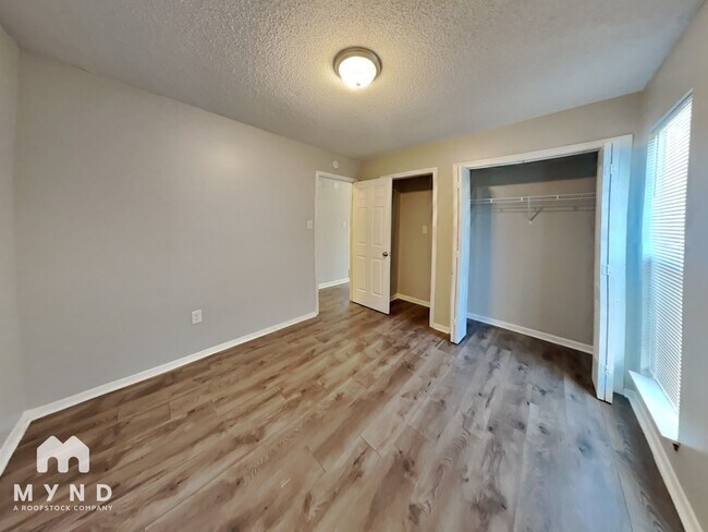 Building Photo - 3422 Laurelwood Dr