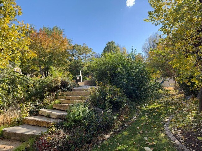 Building Photo - 1724 Ellerbeck Ln