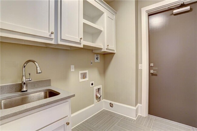Building Photo - 12600 Marstrow Dr