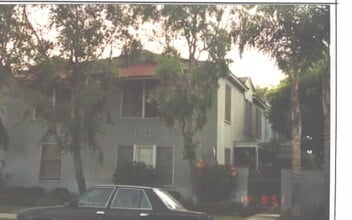 Building Photo - 4538-4548 N Banner Dr