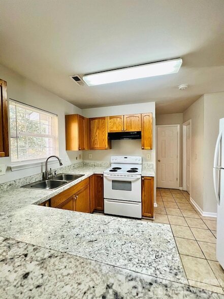 Building Photo - 5534 Stone Bluff Ct