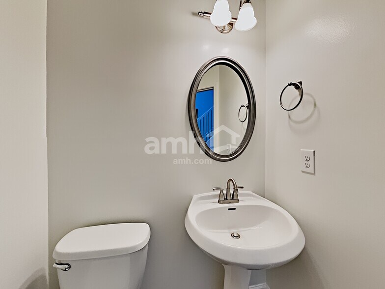 Building Photo - 3199 Arbor Oaks Dr SW