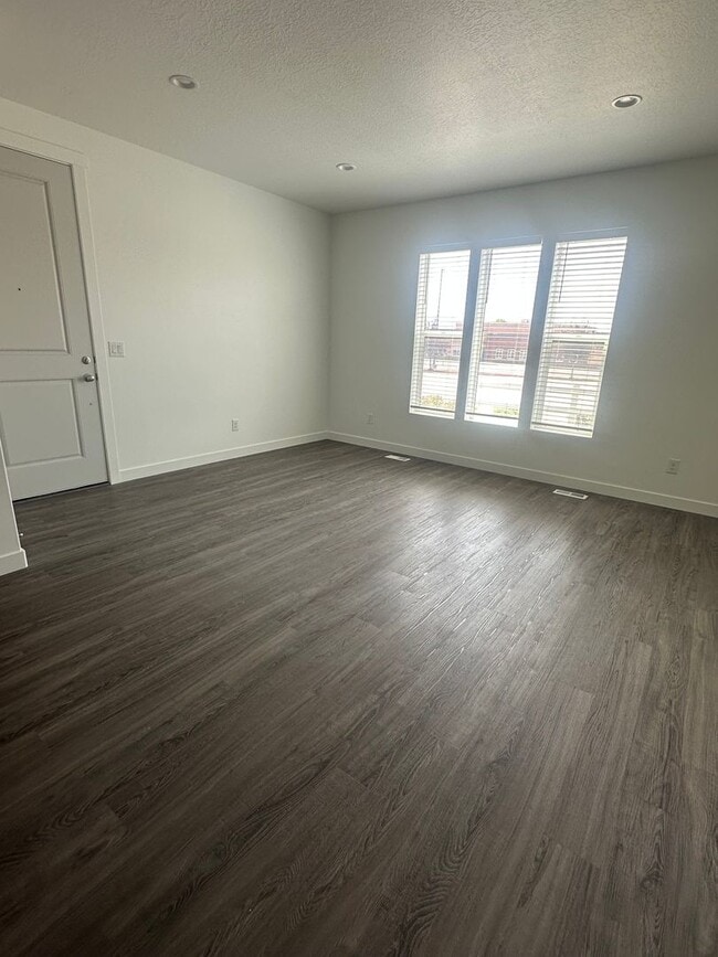 Building Photo - Gorgeous South Jordan Property!!!