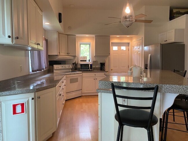 Building Photo - Riverside Drive