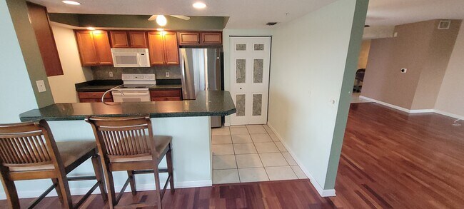 Building Photo - 1150 Carmel Cir