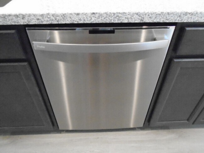 Building Photo - NEWER HOME IN LINCOLN OFF TWELVE BRIDGES!!