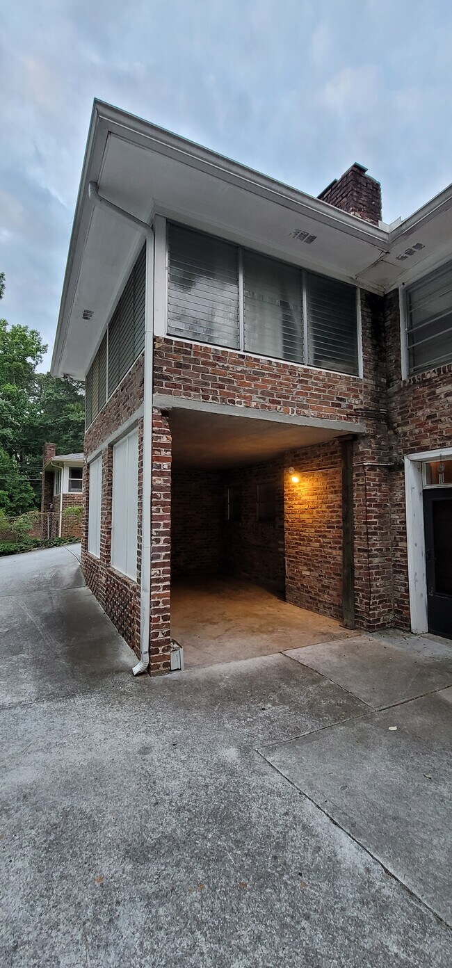 Building Photo - 2592 Clairmont Rd NE
