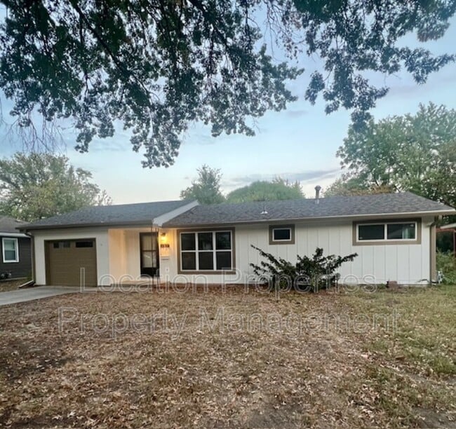 Primary Photo - 1934 Emerald Dr