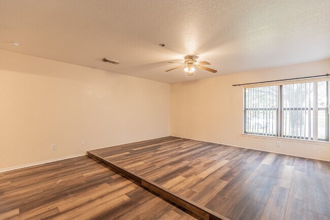 Building Photo - 7910 Lattimer Pond