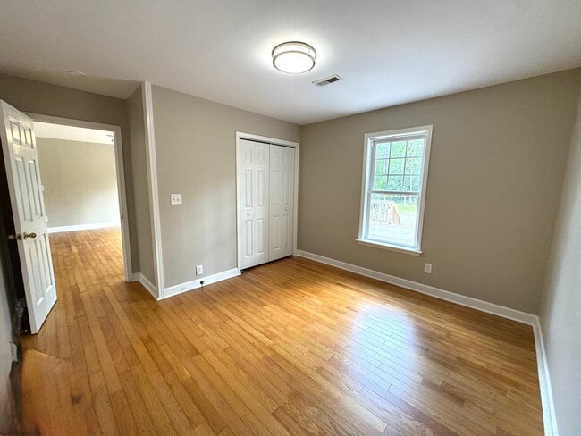 Building Photo - A must see country home 15 minutes to the ...