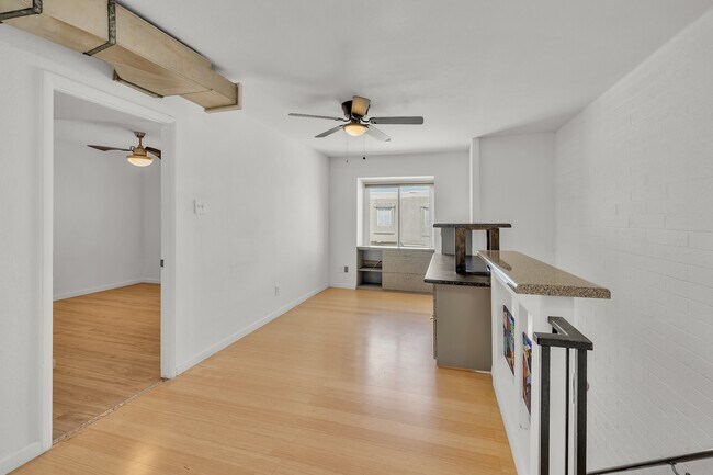 Building Photo - 4439 E Wood St