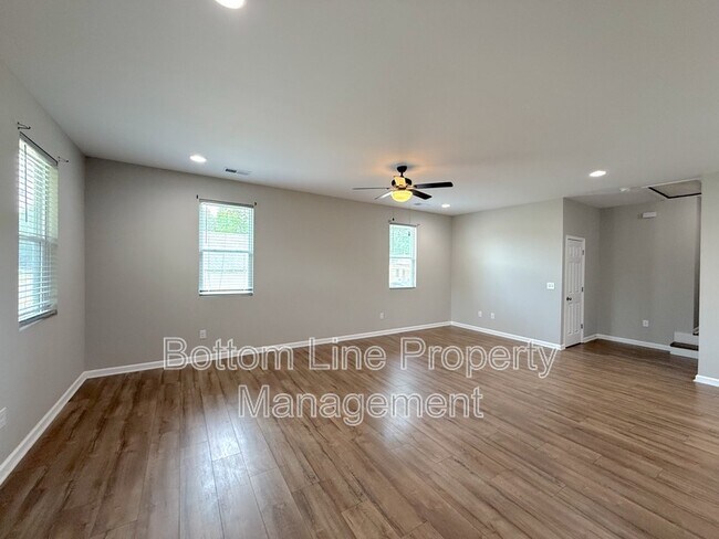 Building Photo - 641 Central Dr NW
