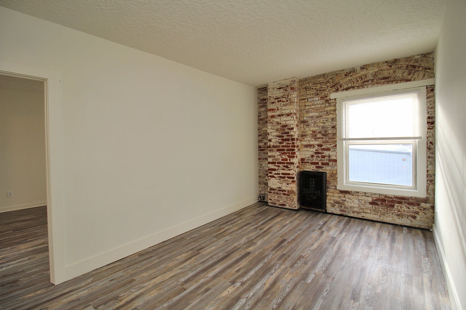Building Photo - 843 N Knott St
