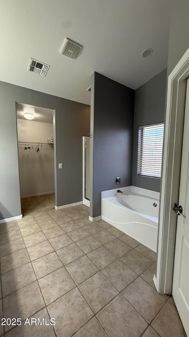 Building Photo - 3552 N Excalibur Pl