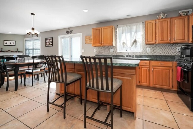 Building Photo - Charming Colonial on Quiet Cul-de-Sac