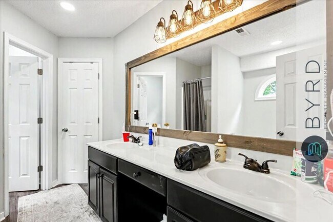 Building Photo - 6794 Sassafras Dr