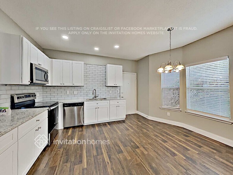 Building Photo - 7992 Roundtable Rd