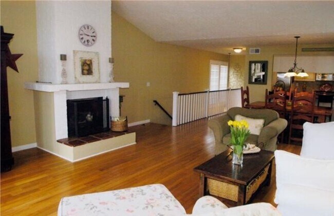 Building Photo - Golden Hills 3 Bdrm Home!