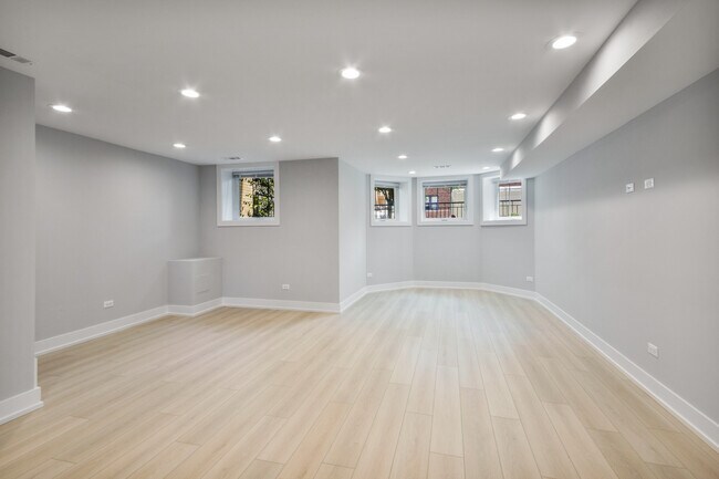 Building Photo - 4626 N Ashland Ave