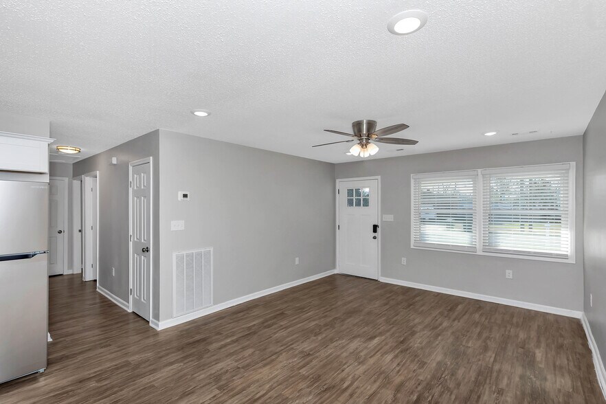 Building Photo - 3903 Telstar Cir SW