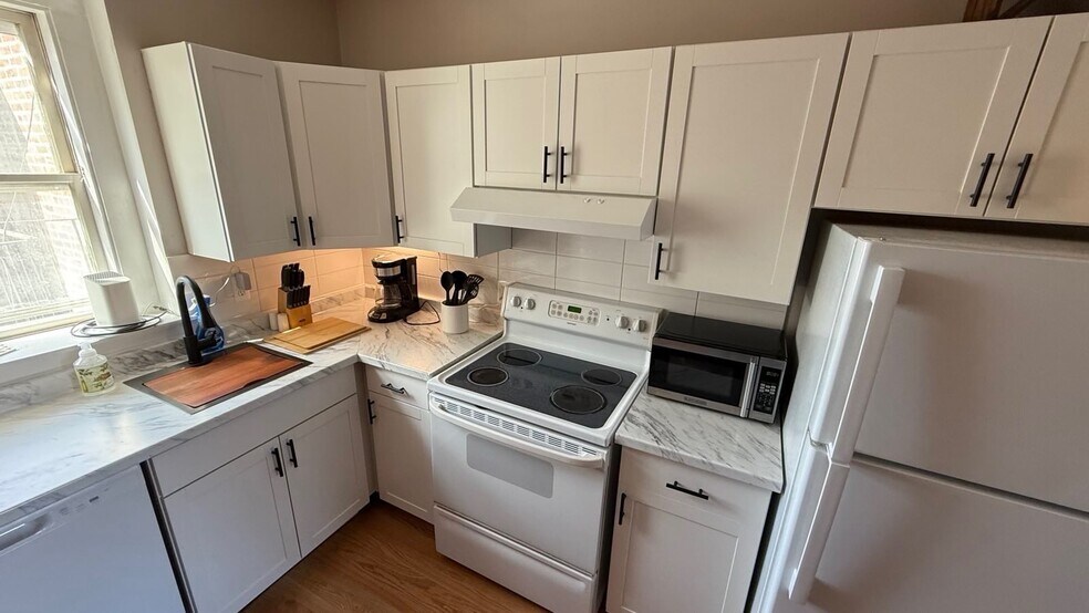 Building Photo - 16 Foster St