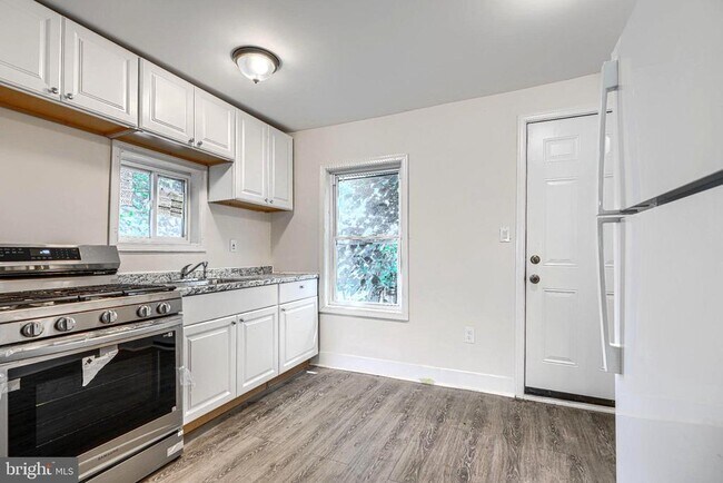 Building Photo - 7621 Cypress Ave